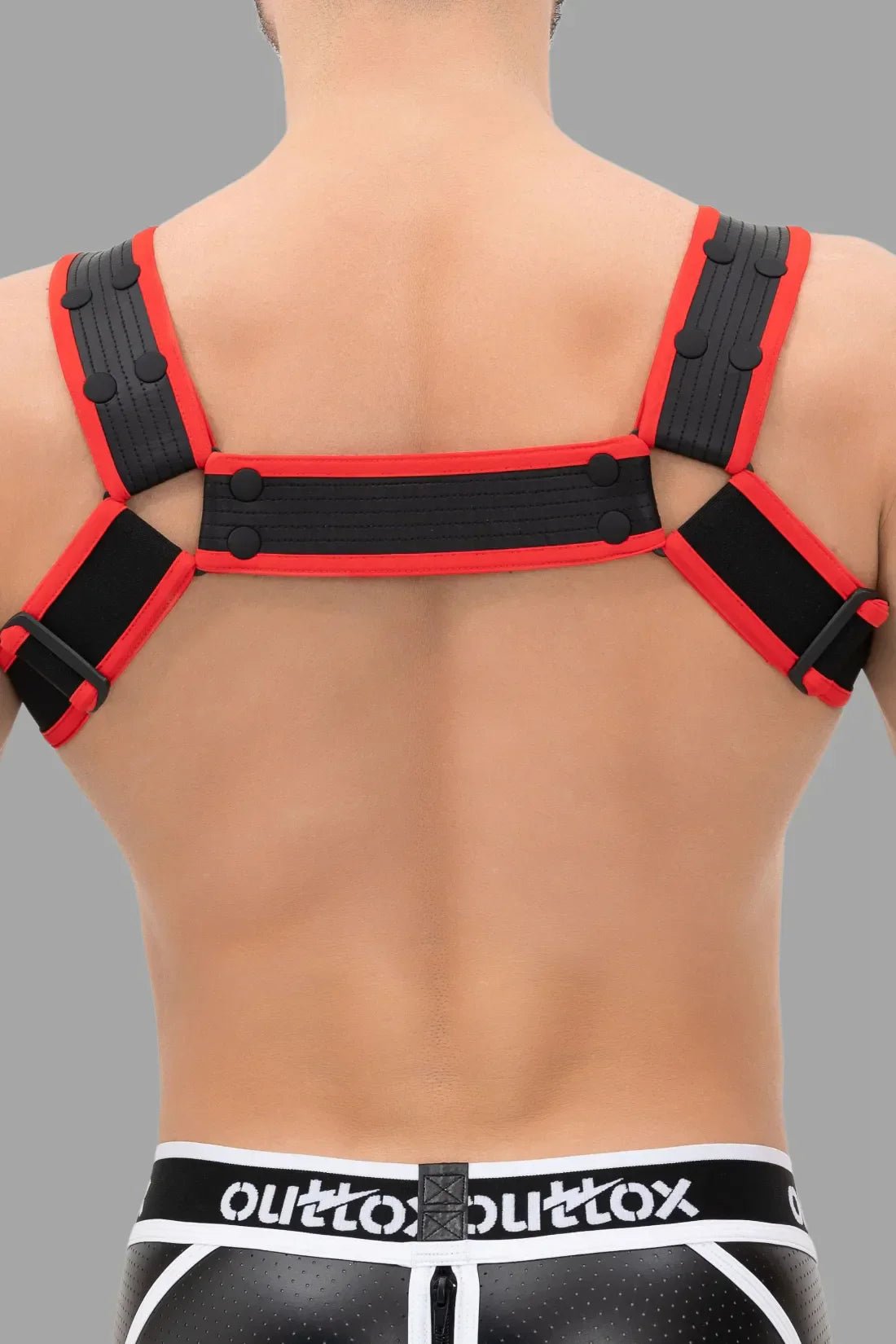 Outtox Bulldog Harness with snaps in black and red by Maskulo. Durable accessory for a bold look.