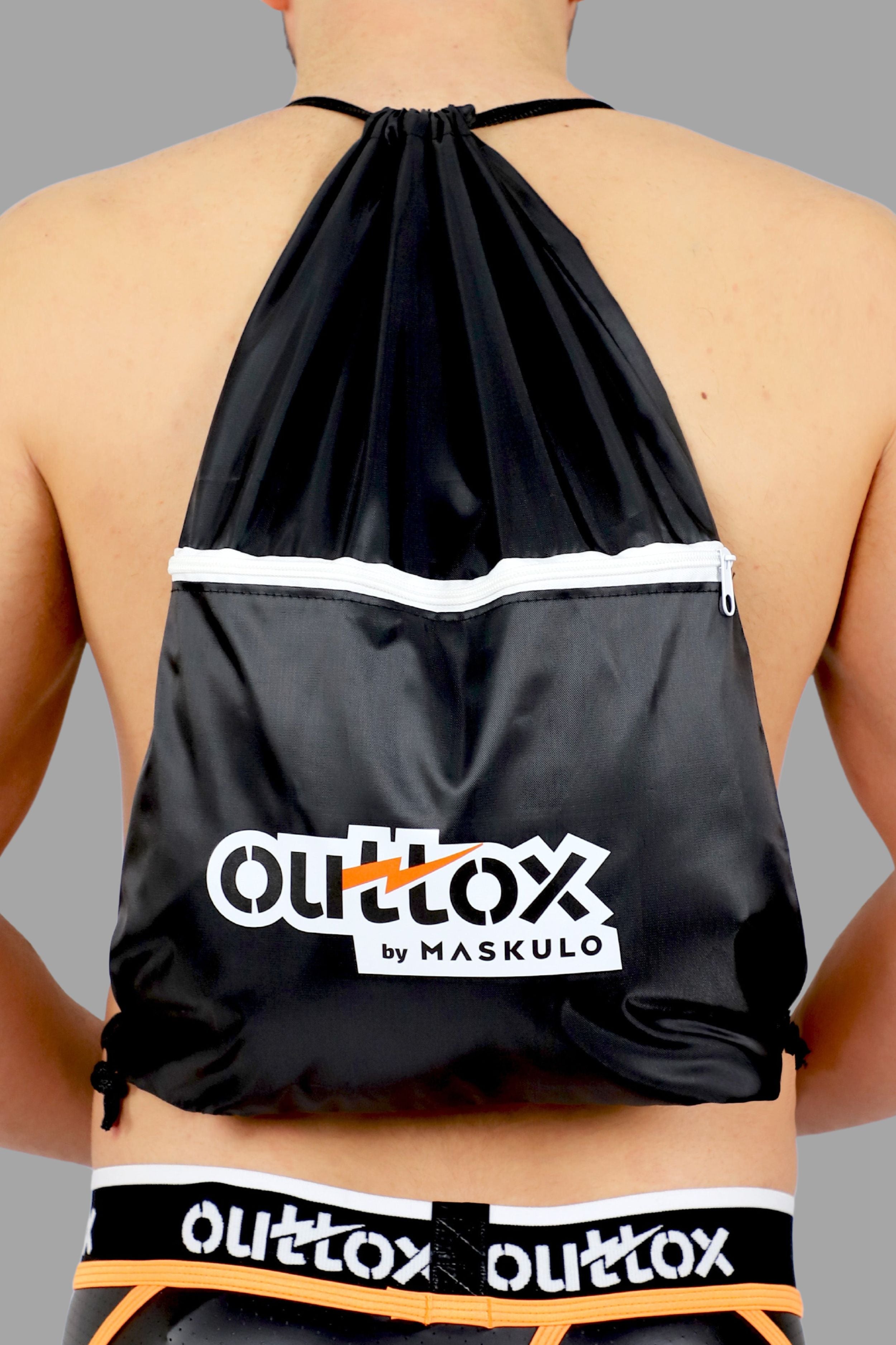 Outtox. Bolsa con cordón. Negro