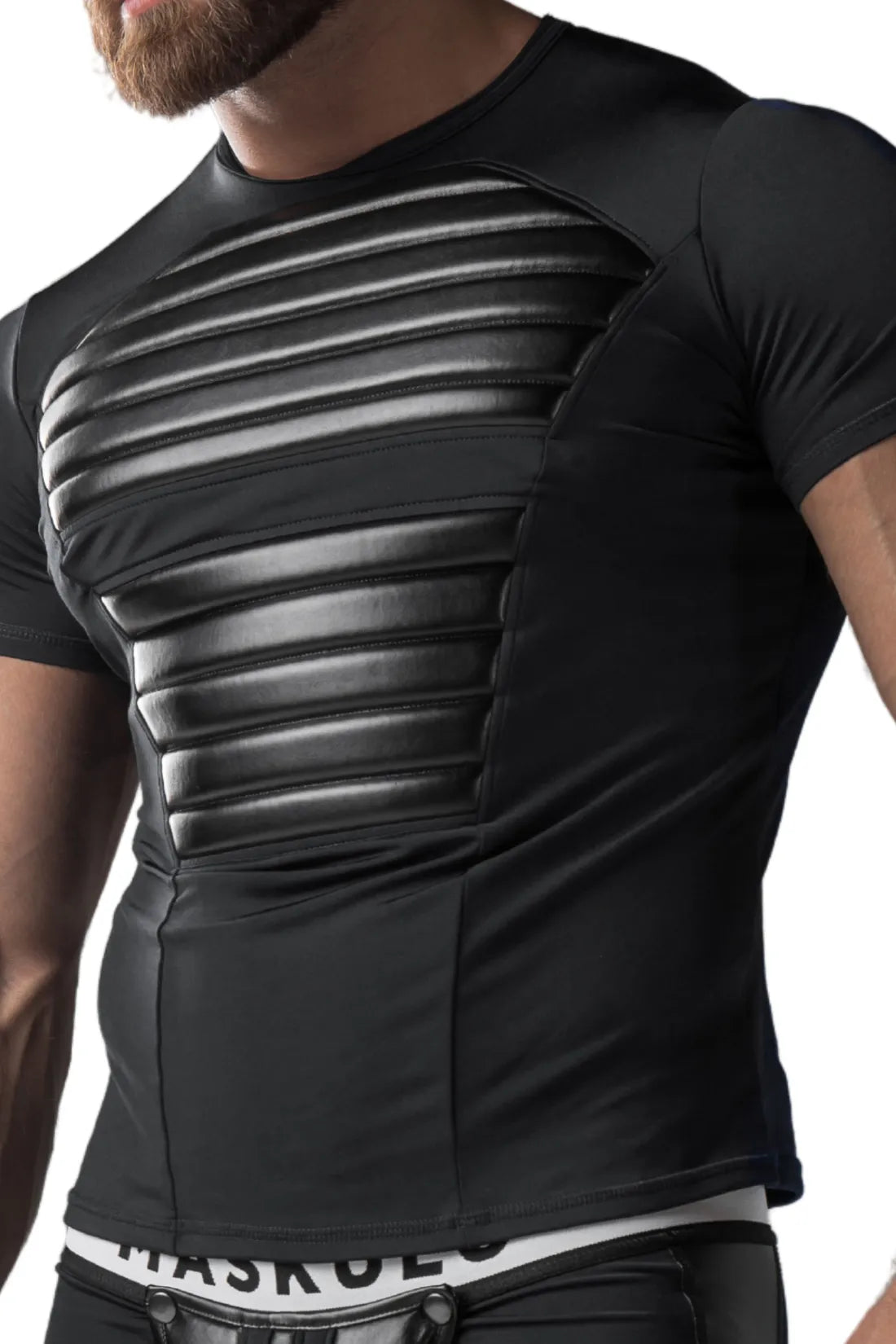 Armored. Herren T-Shirt. Spandex. Vorderpolster. Schwarz