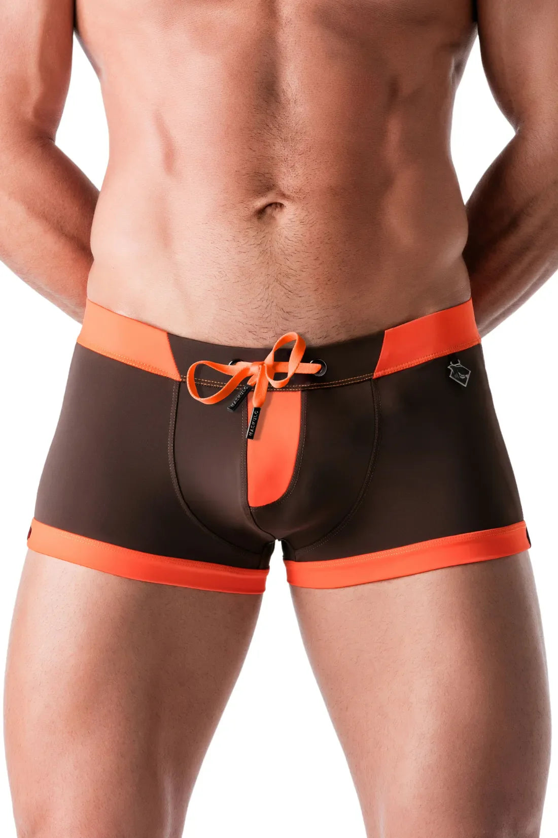 Zwemshort met imitatierits aan de voorkant. Bruin+oranje