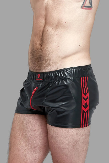 Skulla. Short de jogging en similicuir. Noir et rouge