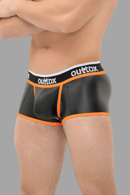 Outtox. Short de coffre arrière ouvert avec braguette à boutons-pression. Noir et orange