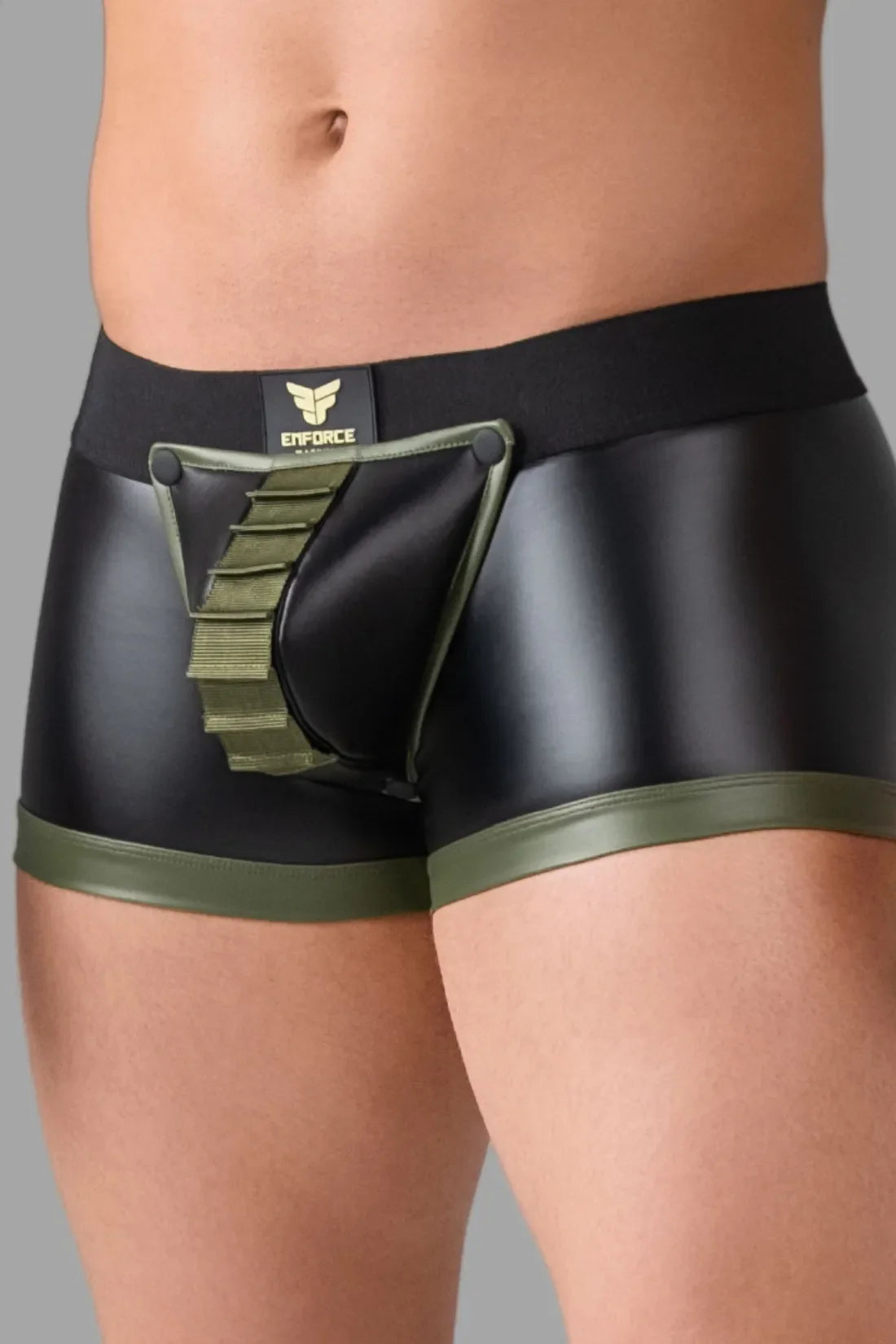 Achterschotriem met rits en codpiece trunkshort. Zwart