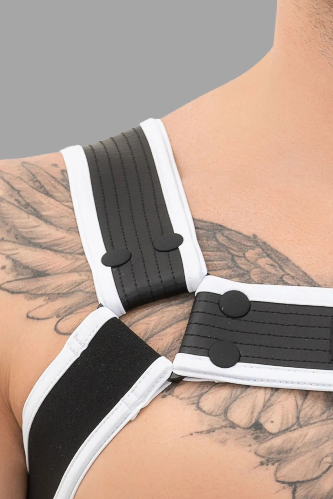 Outtox. Bulldog Harness with Snaps. Black and White