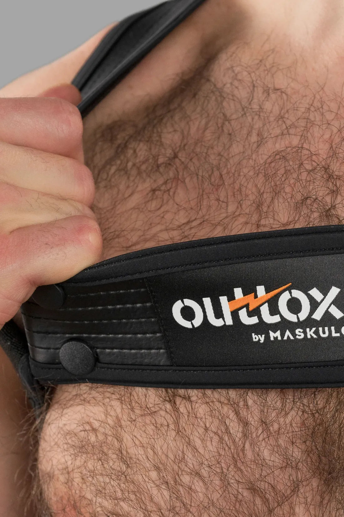 Outtox. Bodyharnas met drukknopen. Zwart