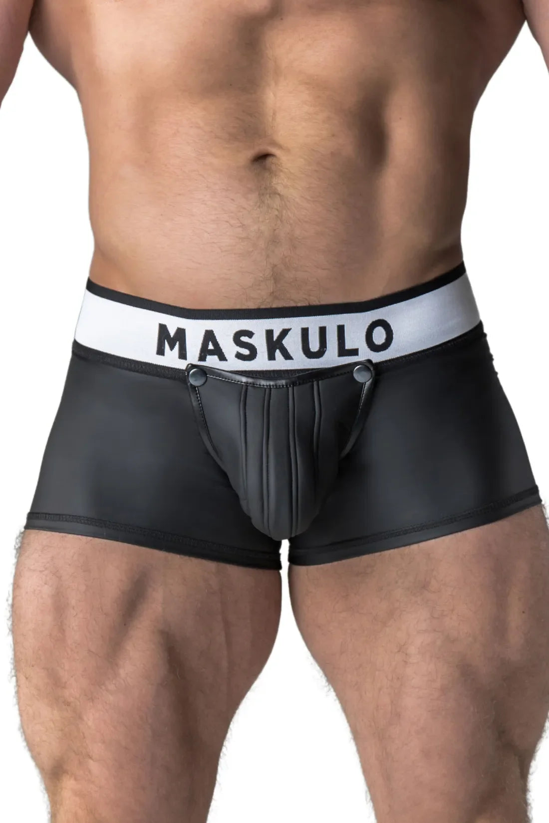 Armored. Shorts tipo baúl con apariencia de goma. Bolsa desmontable. Parte trasera con cremallera. Negro