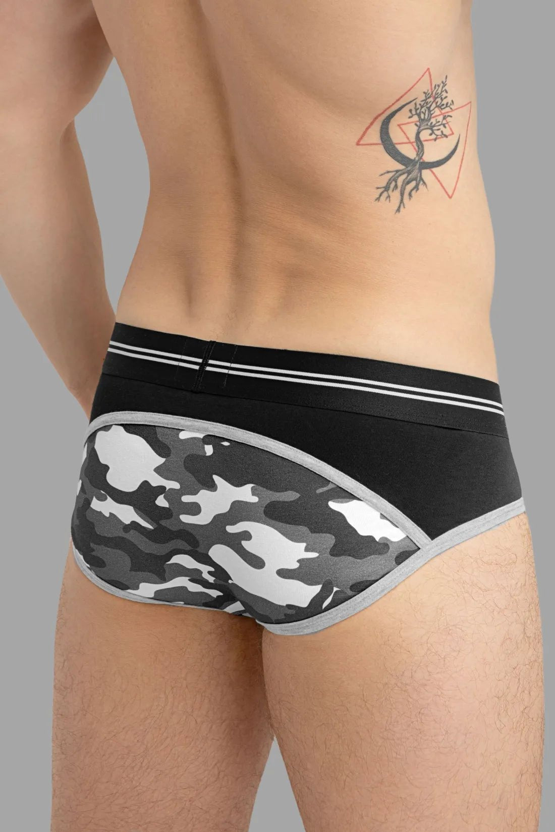 Maskulo Military Briefs with Lifter in Black and Grey Everyday Underwear, cotton/elastane blend, size L, with removable lifter.