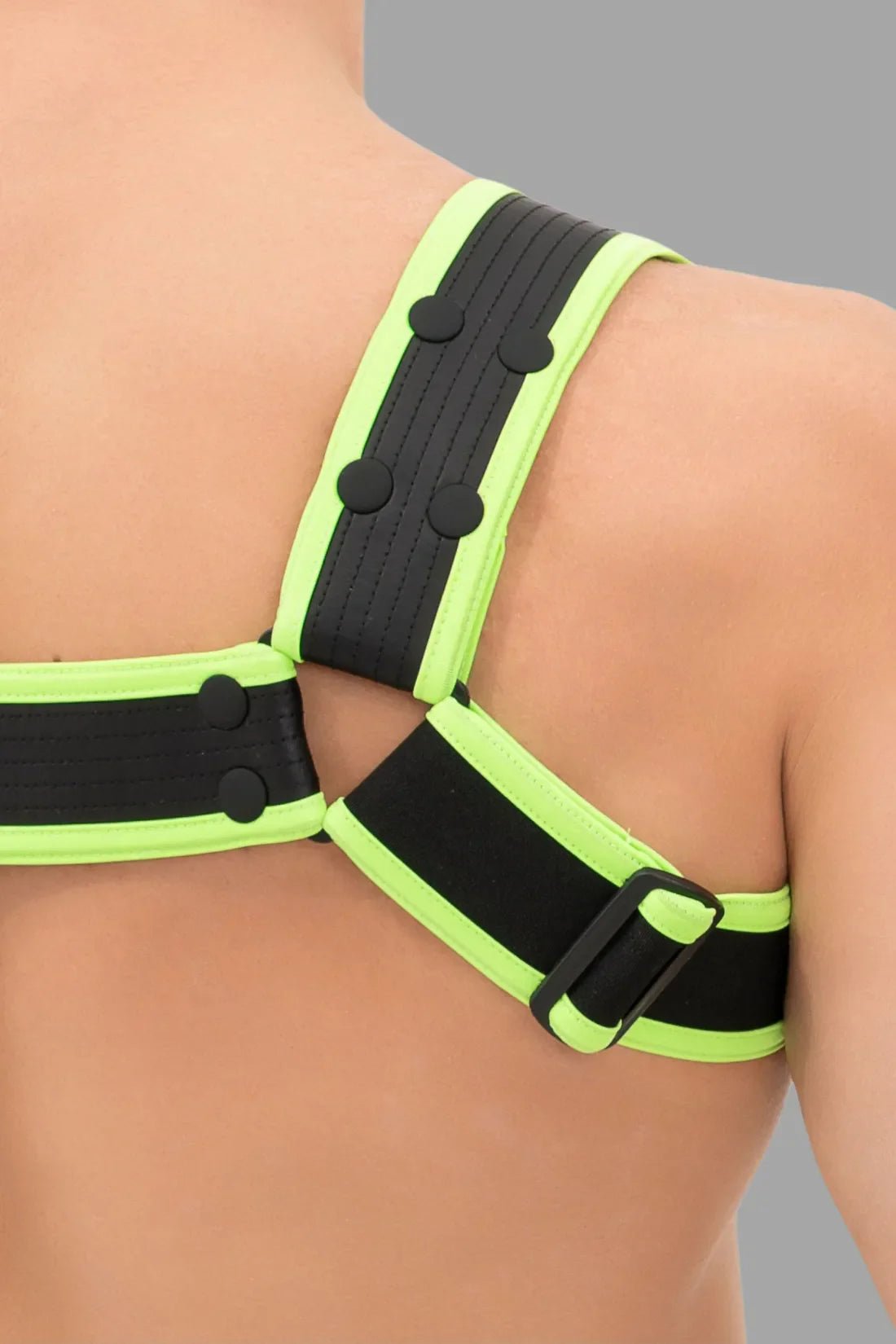Maskulo Global Outtox Bulldog Harness with snaps in black and neon green. Harness accessory for men. XHR109 style code.